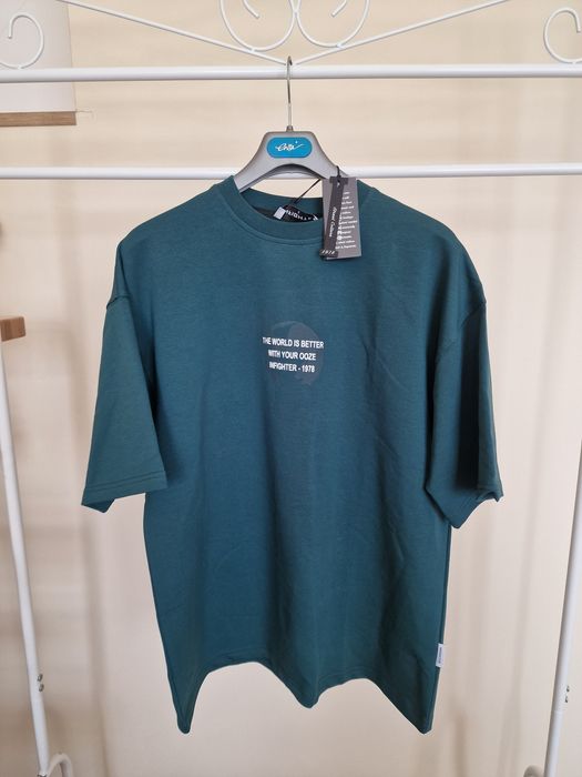 Страхотни тениски , овърсайз,  унисекс 
INFINGTER 
Най-висок клас материя и
изработка
Размери  S M L XL 2XL 
Всеки един артикул разполага с QRкод за
п