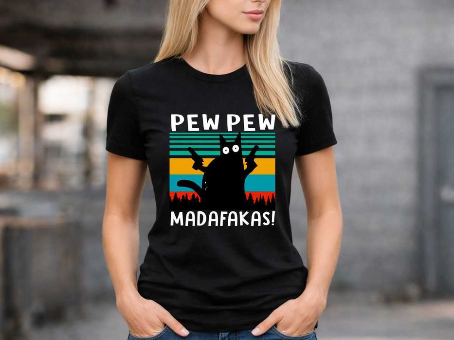 Дамска черна тениска с котка „Pew Pew Madafakas“ – ретро дизайн