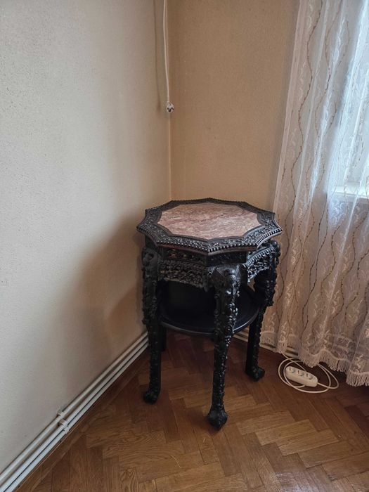 PIESĂ DE MUZEU: Măsuță Antică „Chinese Export” – Lemn de Trandafir, Marmură și Nodul Infinit