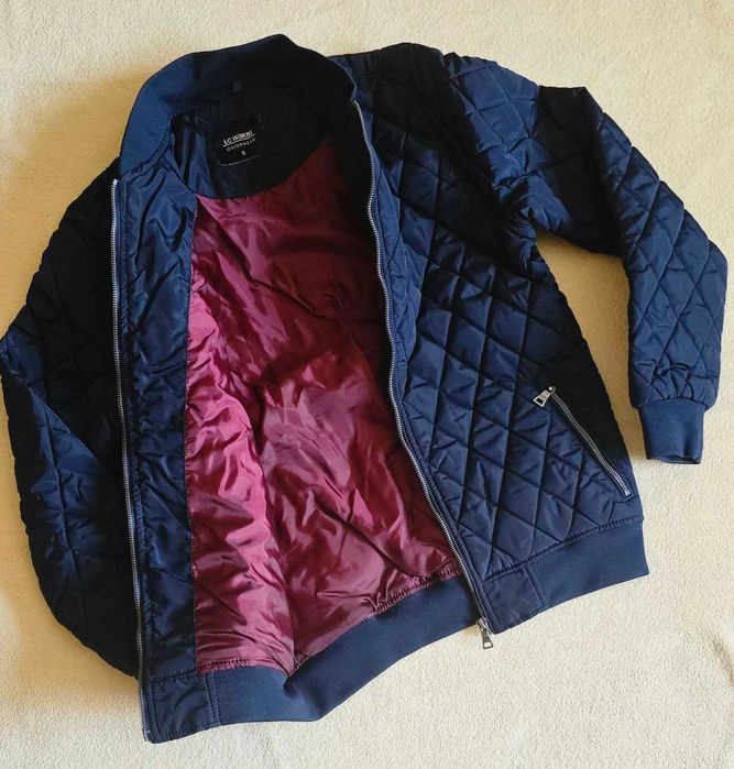 Стеганная фирменная куртка. Размер S.