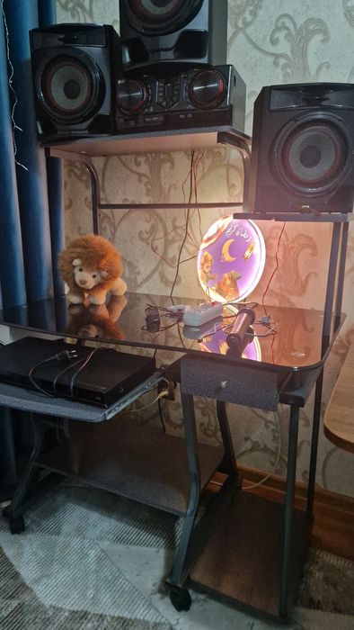 Компьютерный стол