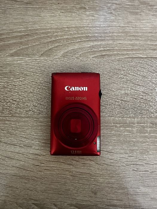 Фотоапарат Canon IXUS 220hs