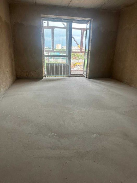 2 комнатная 300 за м2, центр города, черновая