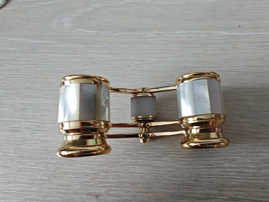 Benoclu pentru teatru Browni 2,5