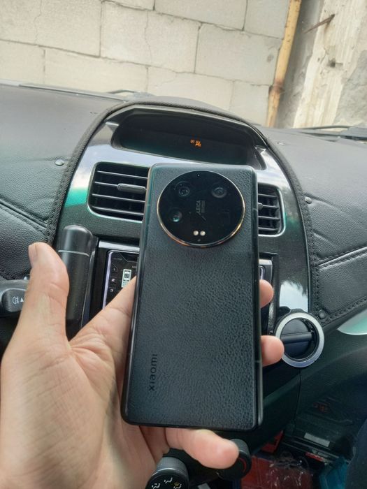 Xiomi 13 ultira 300$
