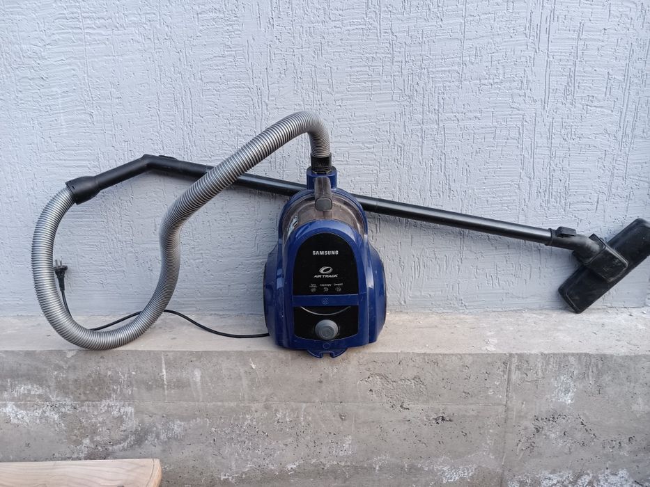 Продаётся пылесос очень в хорошем состоянии