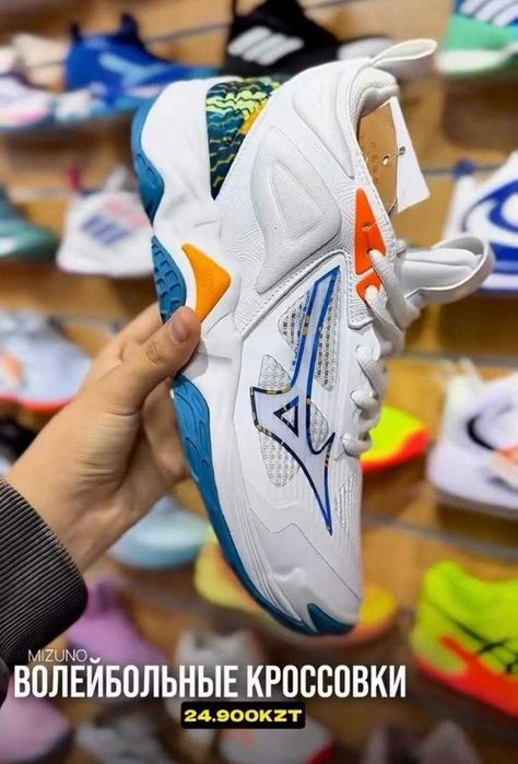 Mizuno кроссовки 24900 тг