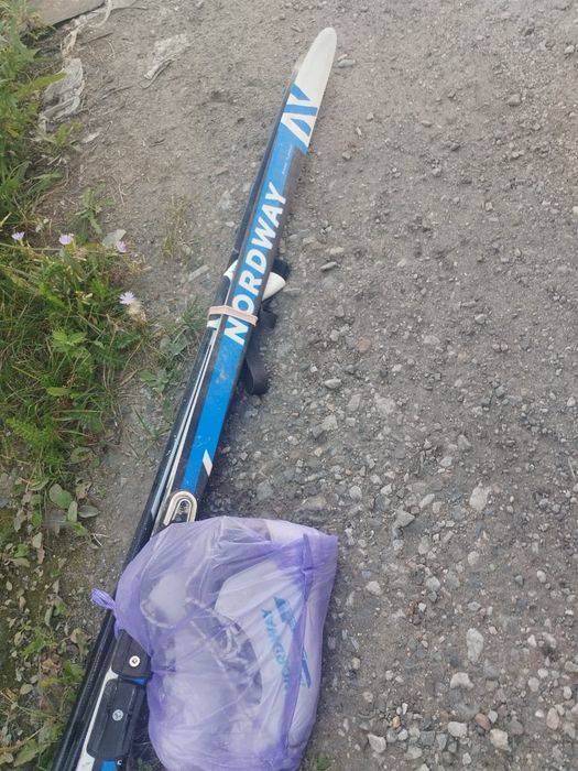 Продам детские лыжи