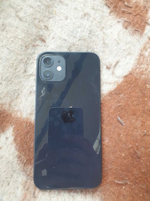Продавам Iphone 12 64 GB