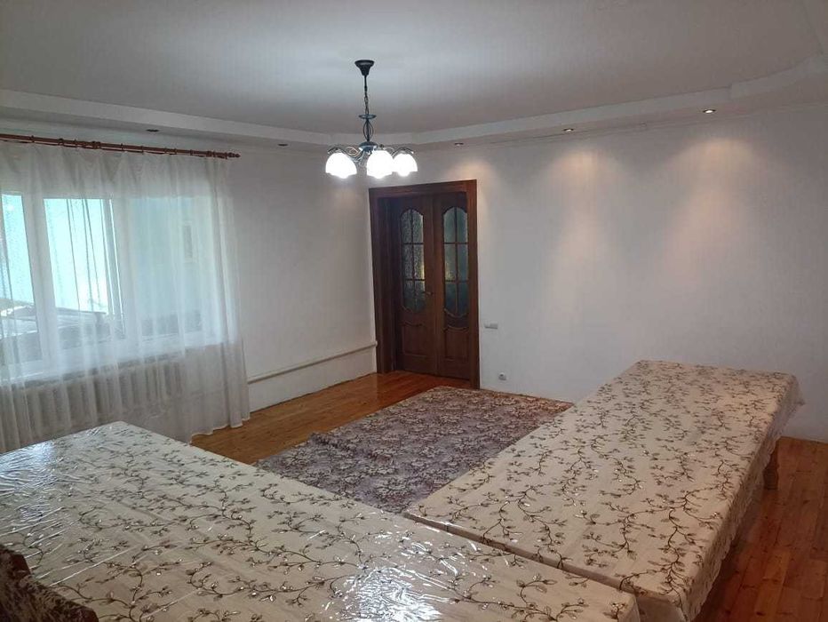 Продам Два дома, усадьбу 28,8 соток, делимый, сауна, навес, хозпостр.