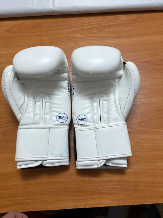 Боксерские перчатки