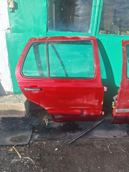 Задние двери , багажник,есть панель  фольцваген венто