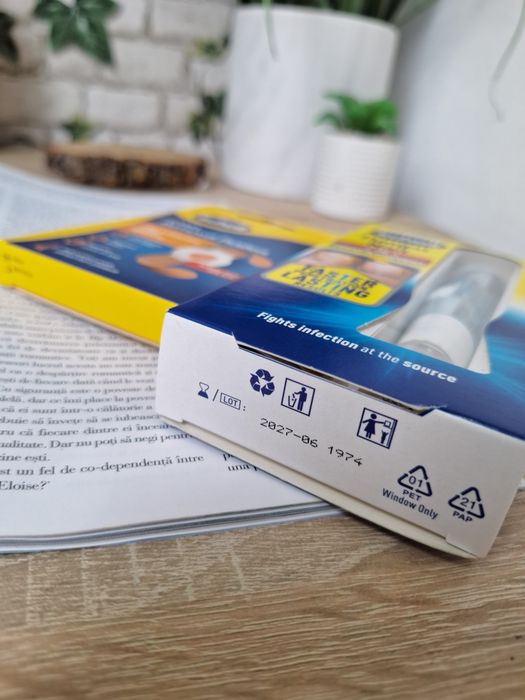 Pachet Scholl: Tratament Micoza Unghiei 2in1 + Plasturi Bătături, Noi