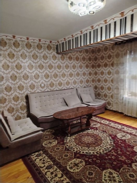 Шахар марказида жойлашган 2 хонали квартира ижарага берилади