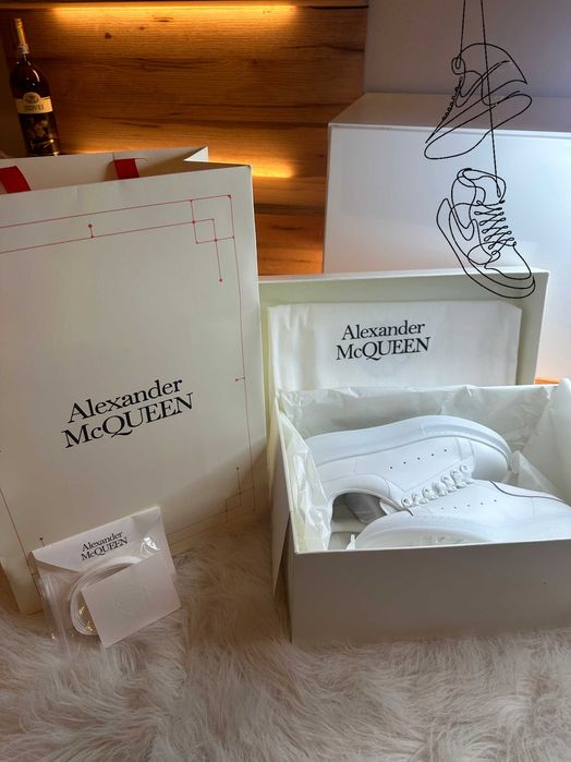 McQueen - alb 39 (adidasi)