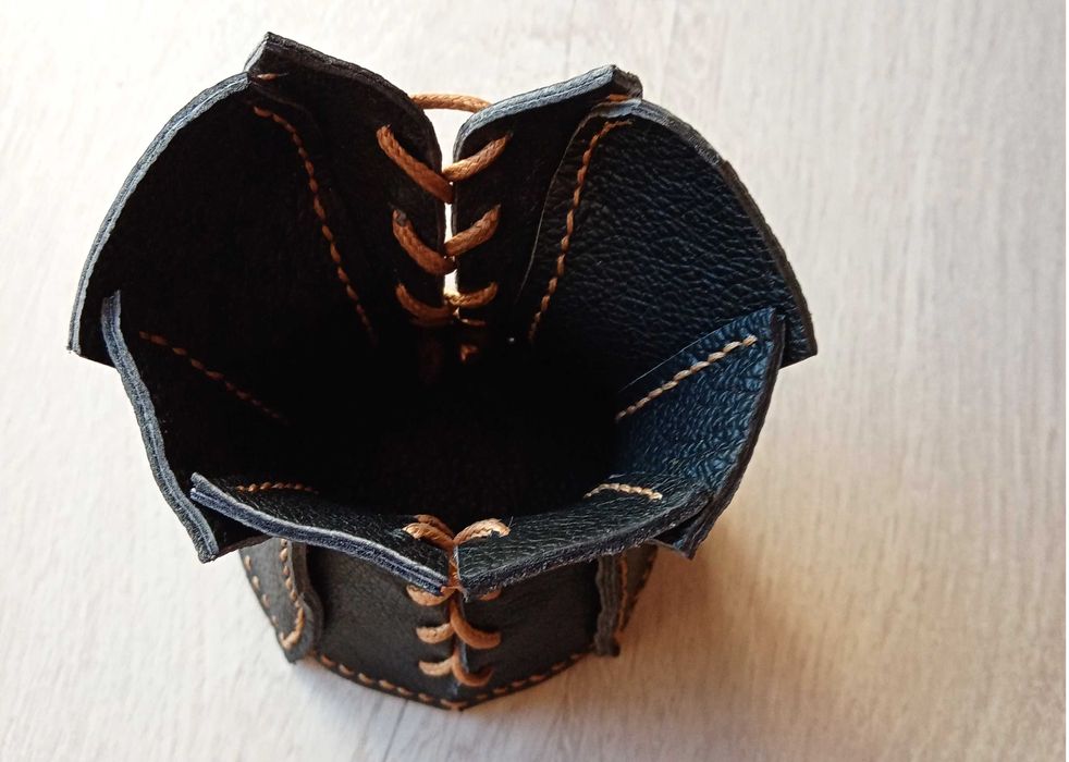 Черен кожен моливник ръчно изработен - за моливи четки инструменти