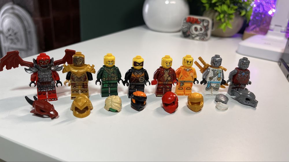 Vand lot figurine lego originale … se pot cumpara si separat