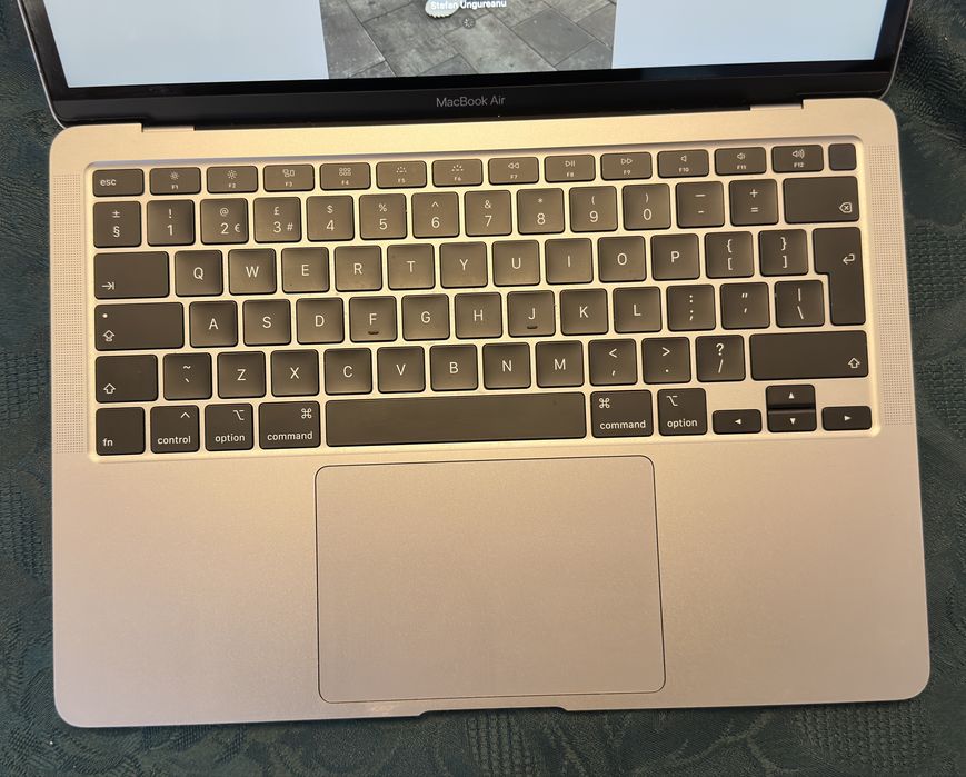 MacBook Air Retina 13” 2020 | i3 | 8GB RAM | 256GB SSD | Stare foarte bună