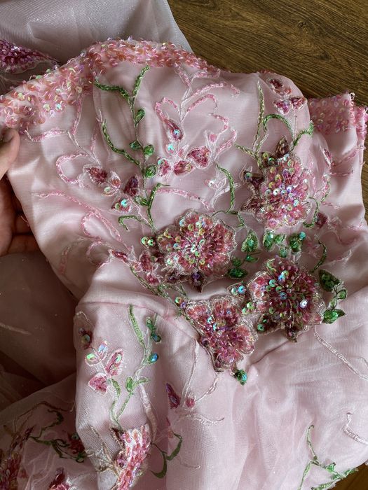 Нарядное нежное платье