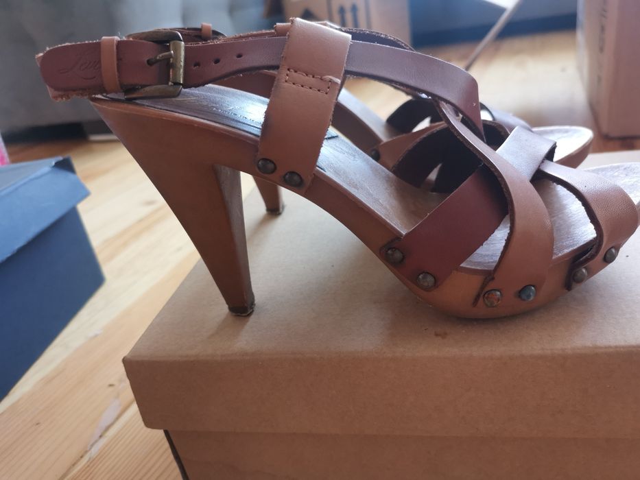 Сандали LEVI'S на ток 39#