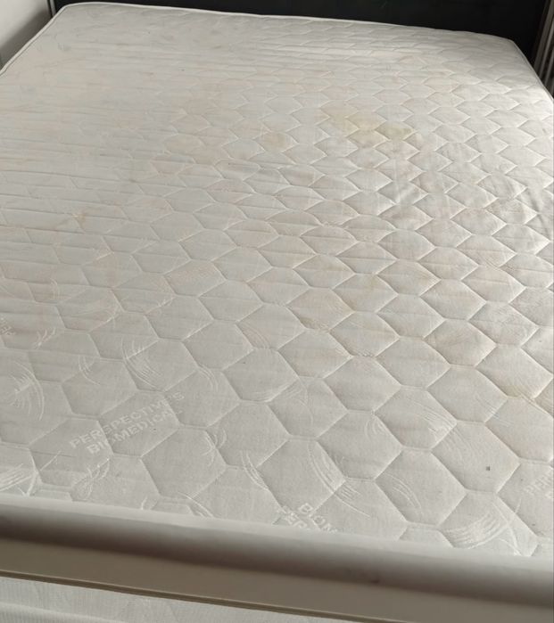Vand saltea spuma 160x200 / grosime 28 cm uzura normala pete de la copii