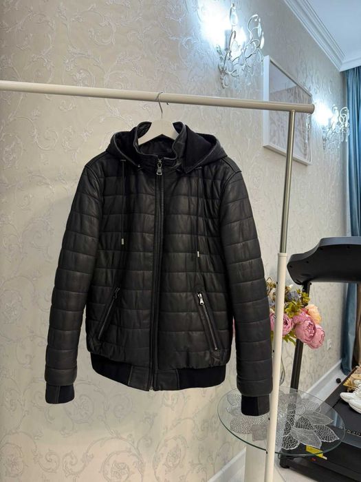 Мужская черная кожаная куртка