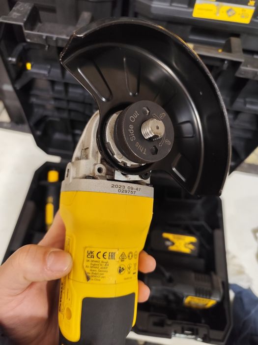 Безчетков акумулаторен ъглошлайф Девалт DeWALT DCG405 комплект