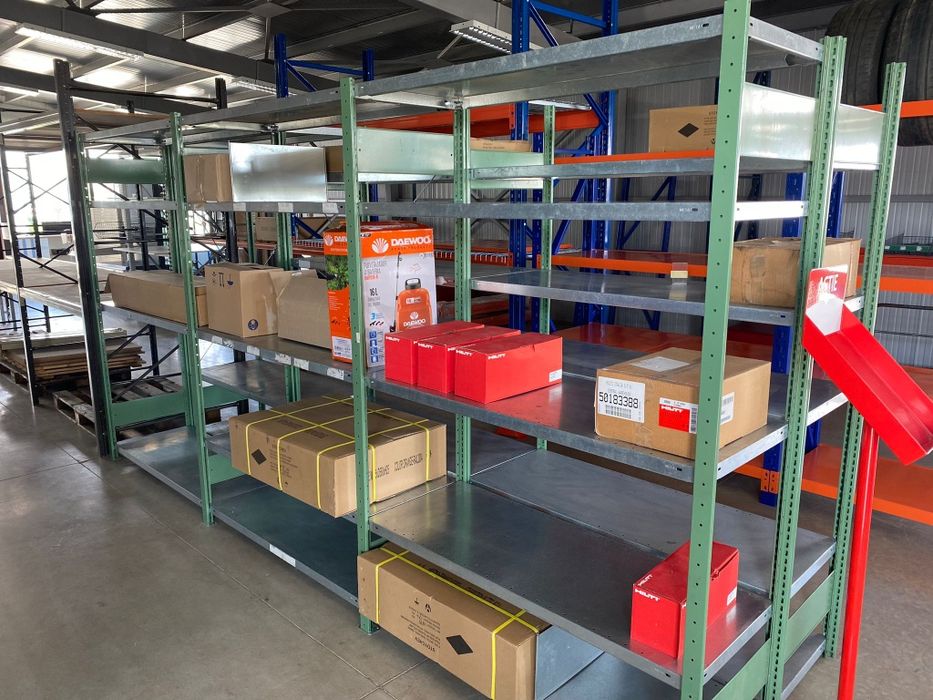 Метални стелажи за склад