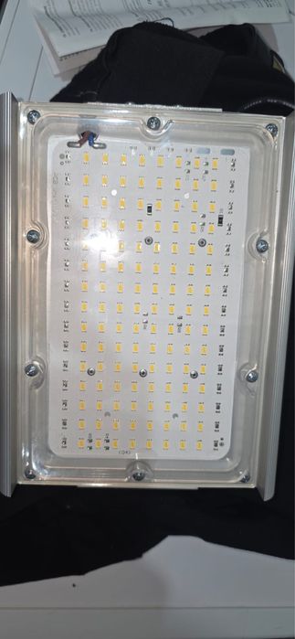 Продам светодиодный светильник