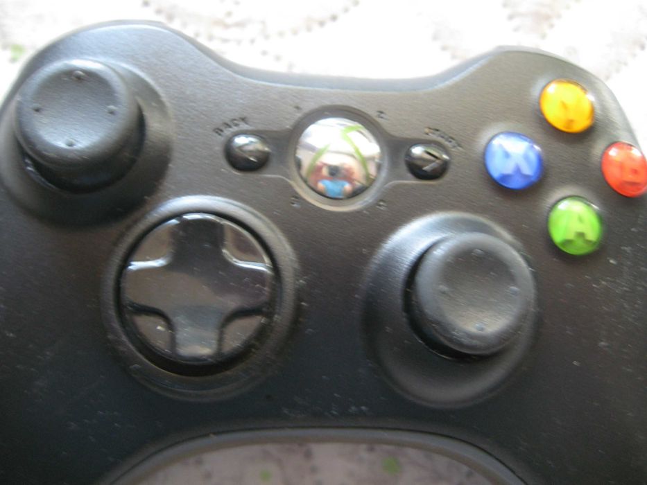 Продавам оригинален контролер за XBOX 360