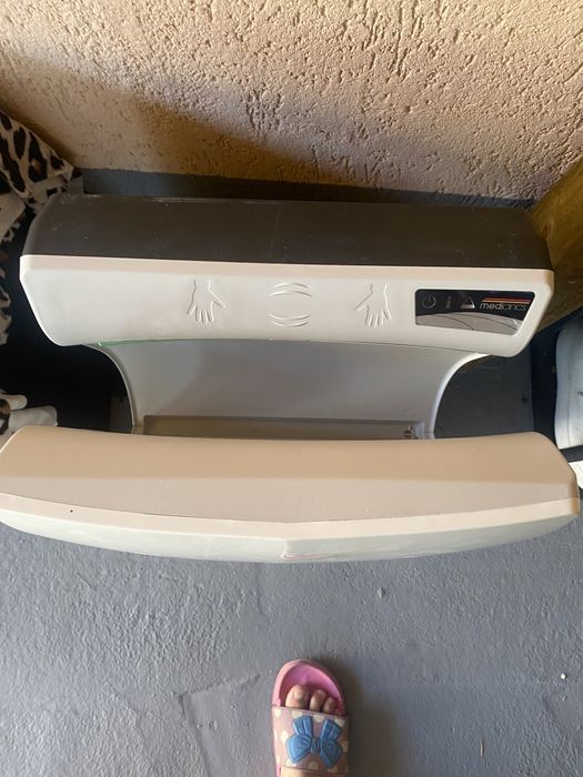 Vand uscator de maini !