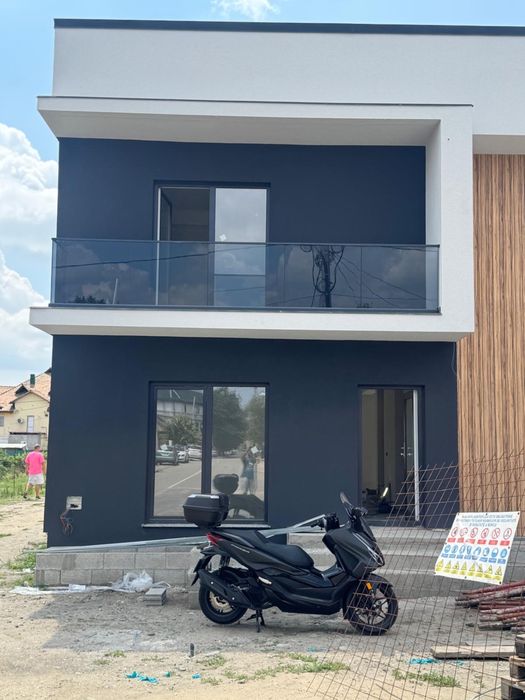 Balustrada din sticla securizata fixata in profil