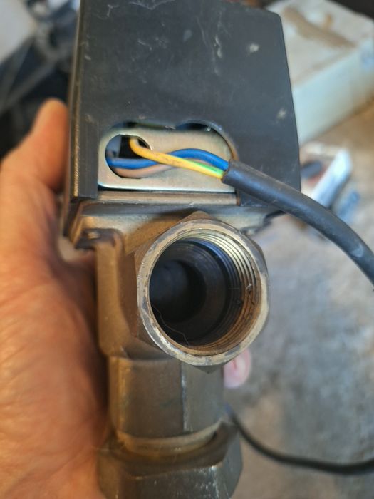 Vana de amestec cu 3 cai cu servomotor.vana cu 4 cai