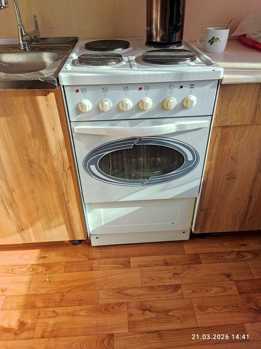 Продам электро плиту