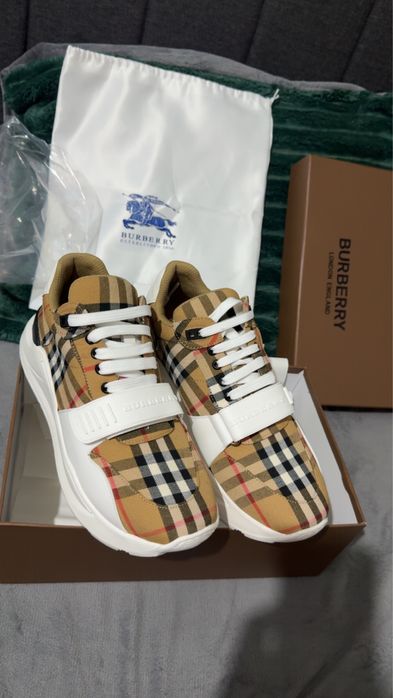 Adidasi burberry