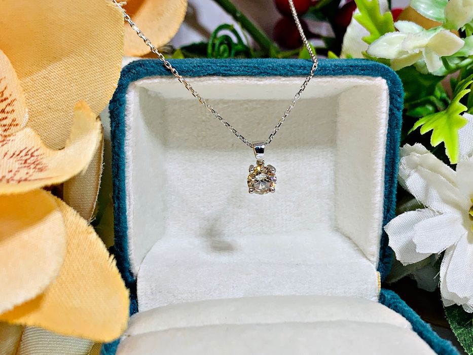 золотая подвеска – кулон и цепочка с крупным бриллиантом