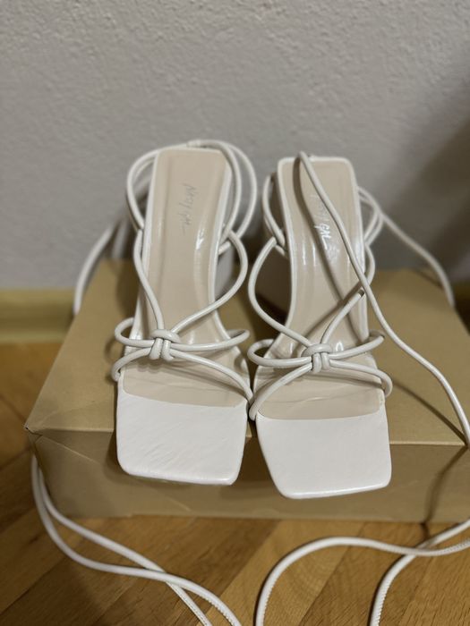 Сандали с каишка