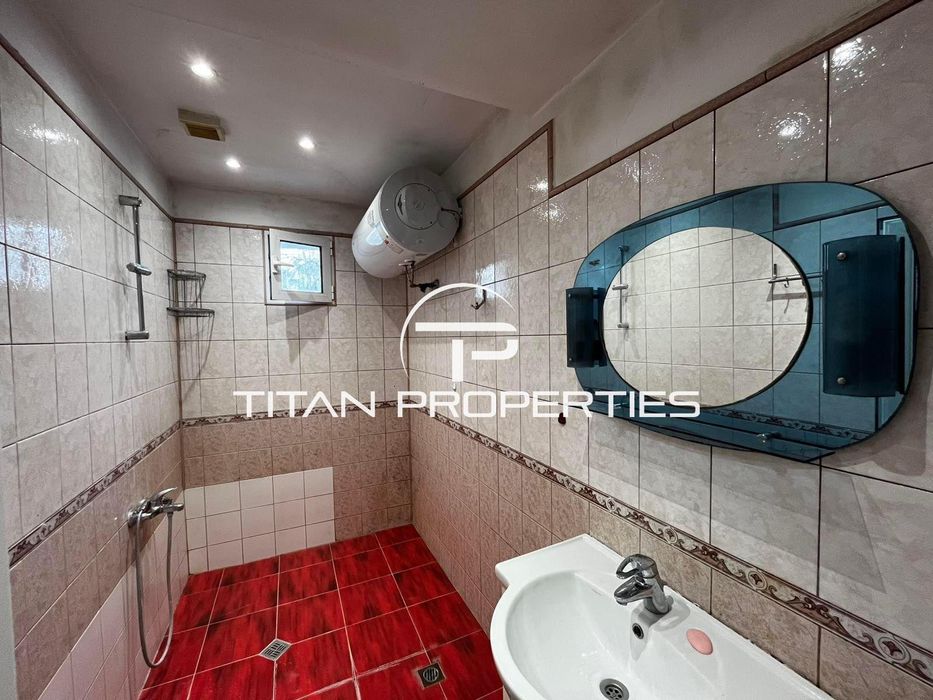 Многостаен апартамент за продажба в кв. Кючук Париж