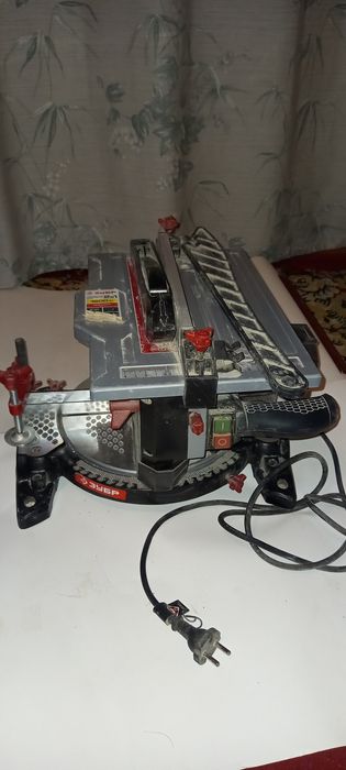 Торцовочная и настольная пила