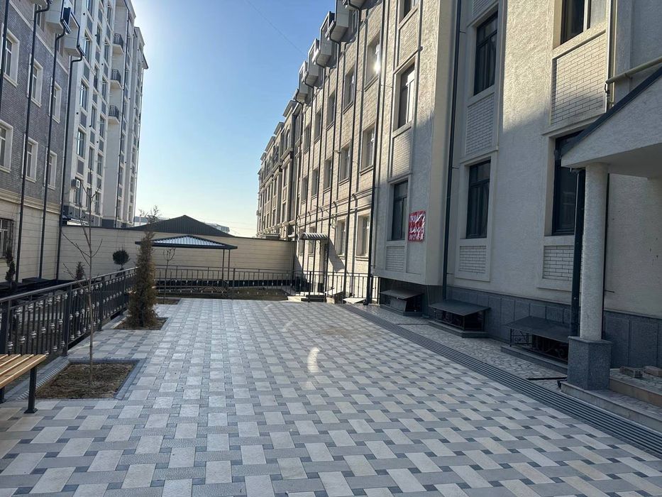 5 xonali kvartira sotiladi