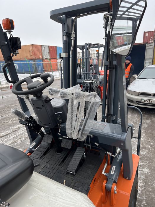 Вилочный погрузчик