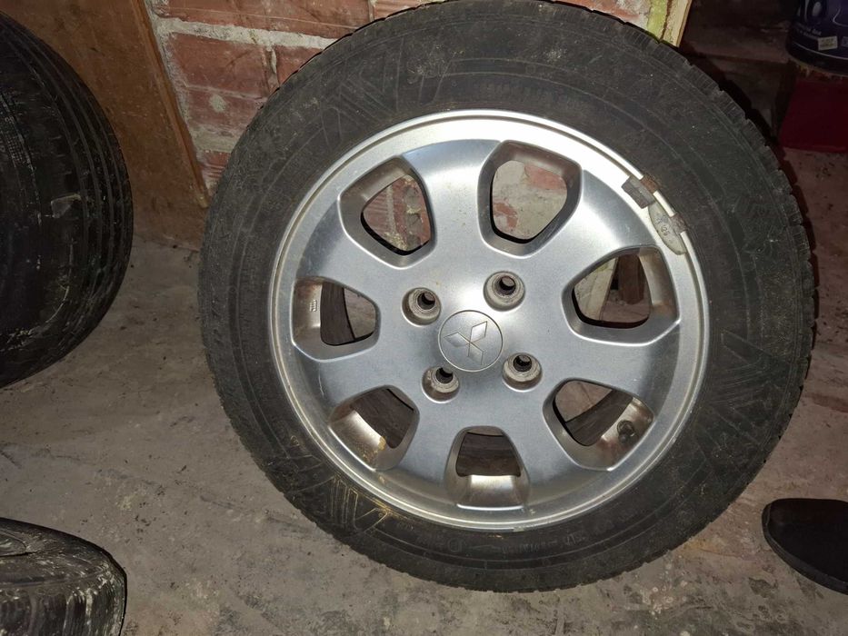 Джанти с гуми за Мицубиши, 15ц.