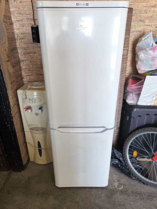 Хладилник с фризер