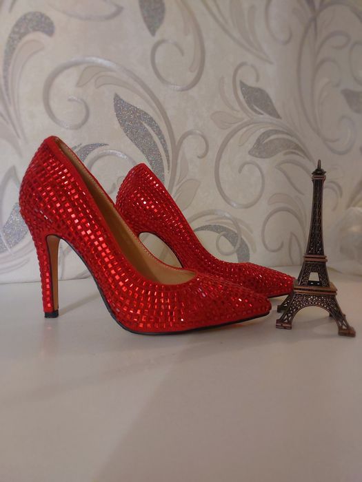 Туфли красные 36р