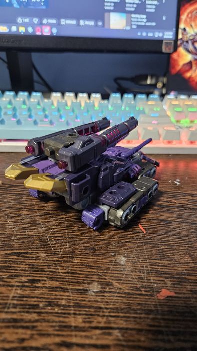 Transformers Legacy Evolution Voyager Class Tarn