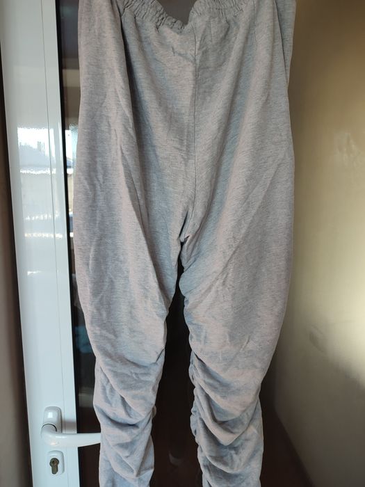 Мъжки анцуг с набрани крачоли