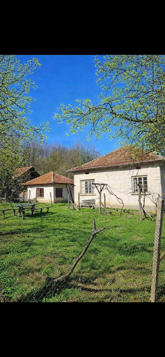 Продава се къща в село Рибарица