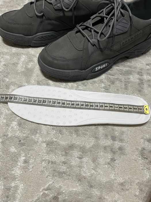 Продам кроссовки мужские р.47