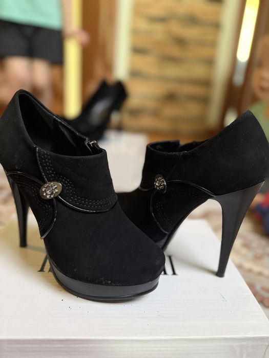 Туфли женские на каблуках