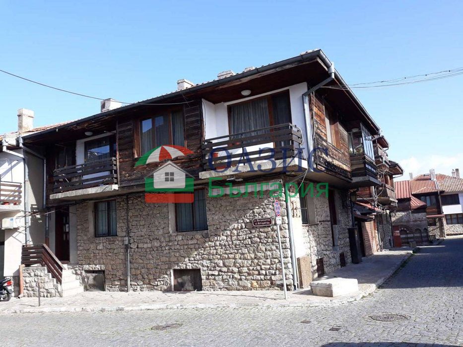 Половината от двуетажна къща в Стария град на Несебър,188 кв. м + двор